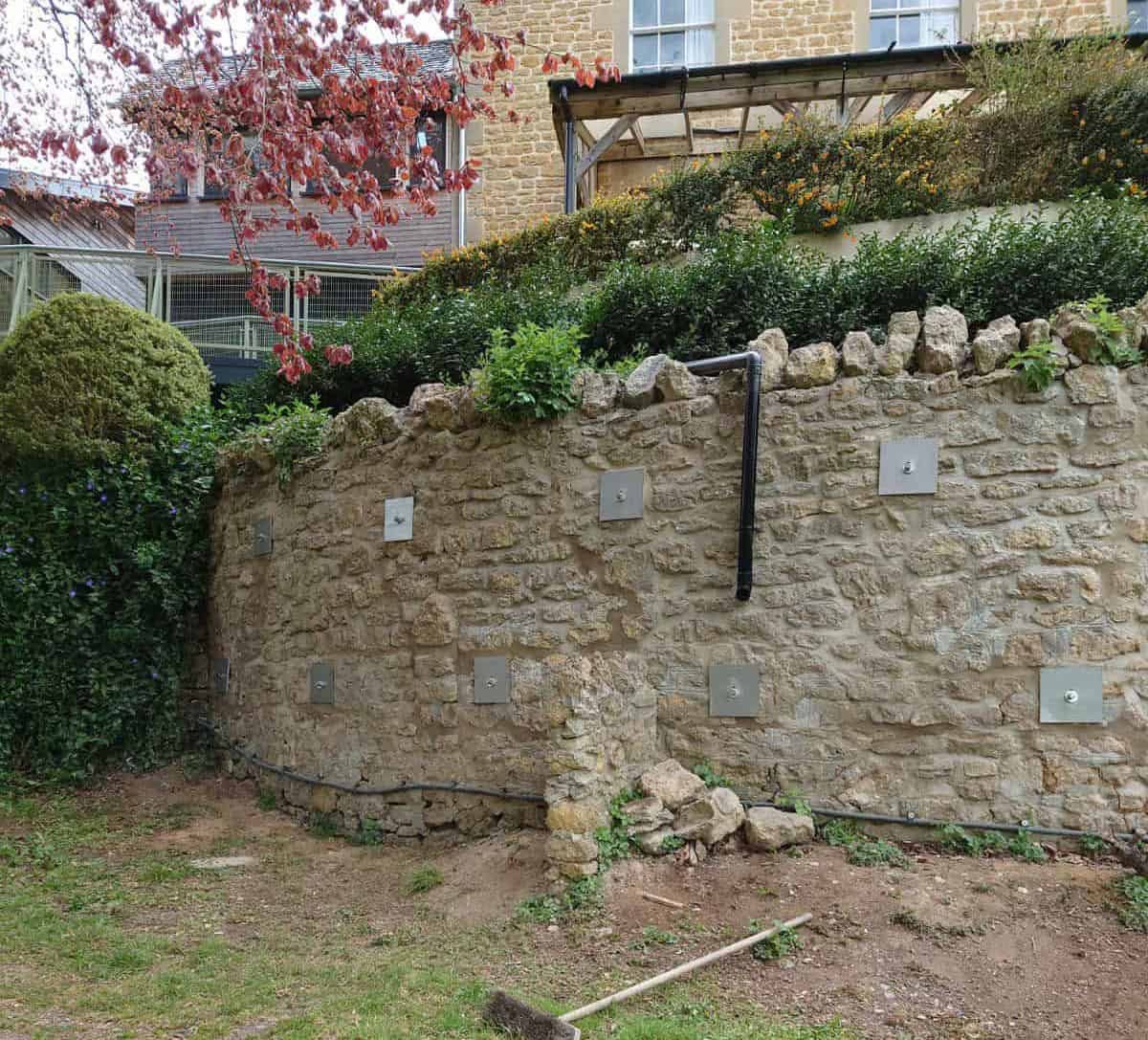 tone retaining wall stabilised with ground anchors