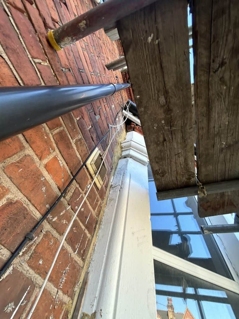 ASRS repair a cracked wall in london